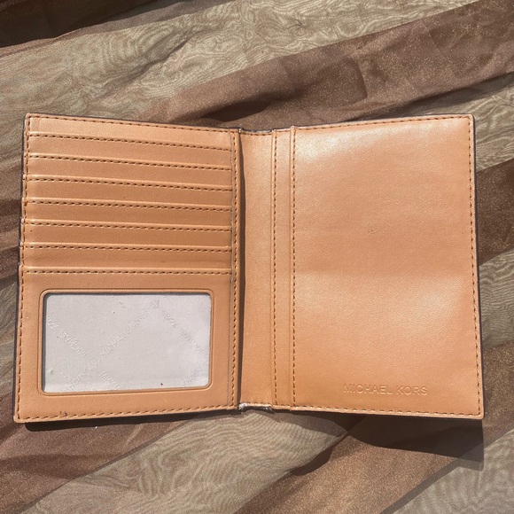 ❤️ Michael Kors brown tan wallet - Picture 3 of 4